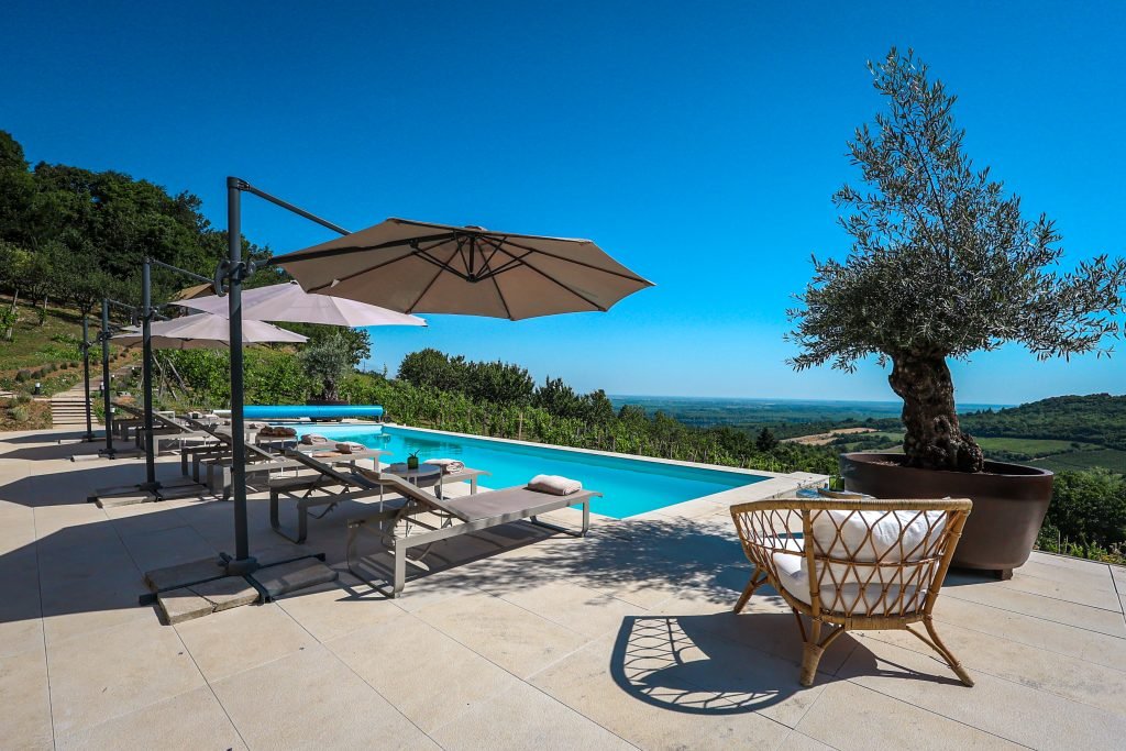 Luna Vineyard Glamping pool