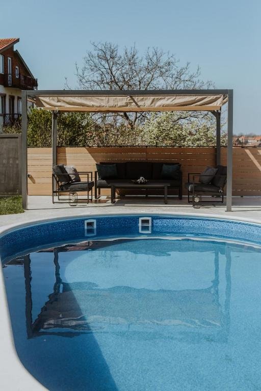 A Frame Pool House Ledinci photo 7