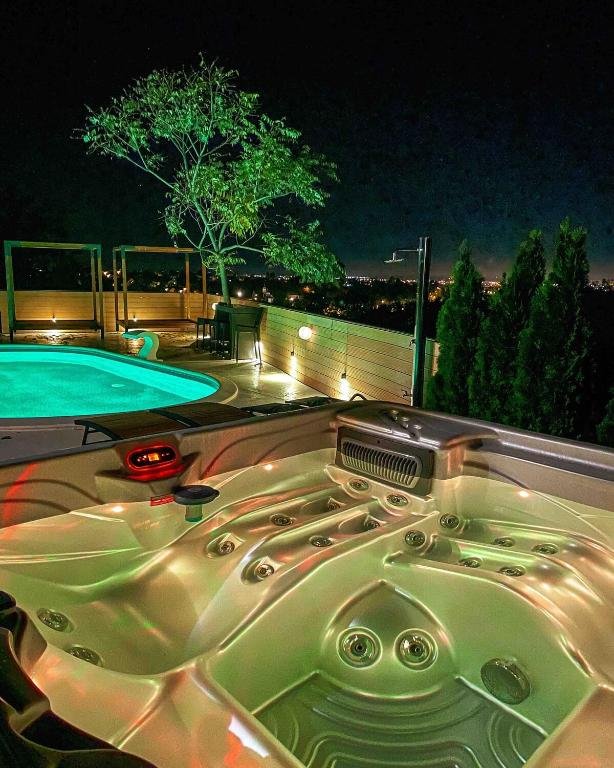 A Frame Pool House Ledinci – đakuzi za odmor