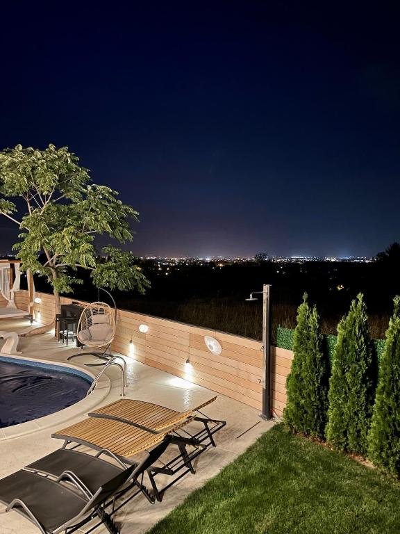 A Frame Pool House Ledinci – kuća u Ledincima