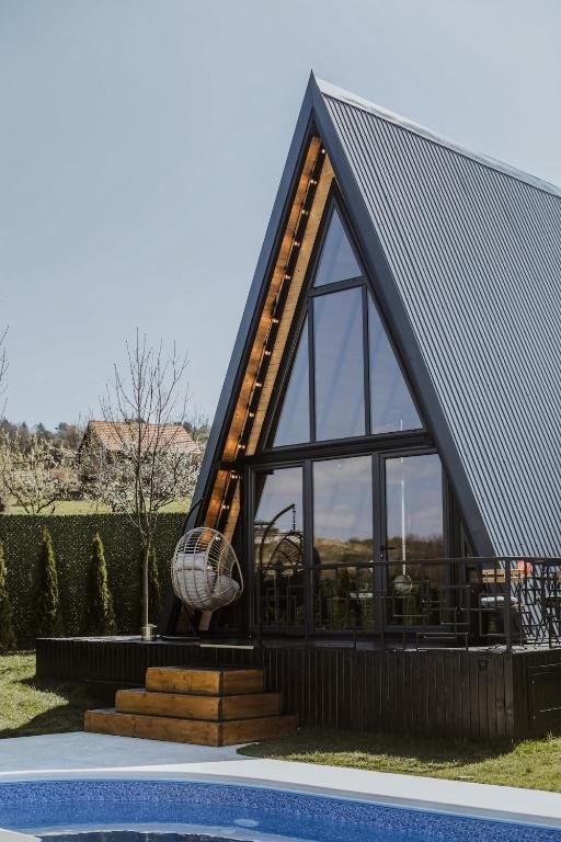 A Frame Pool House Ledinci – eksterijer i dvorište