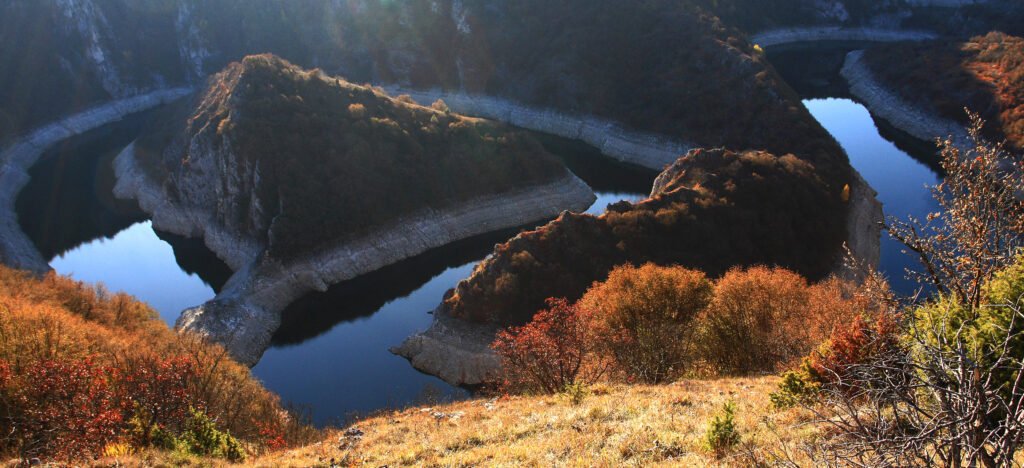 Meandri kanjona Uvca u Srbiji, fotografija Srdjan Marincic, CC BY-SA 3.0