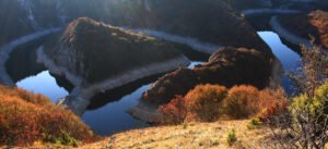 Meandri kanjona Uvca u Srbiji, fotografija Srdjan Marincic, CC BY-SA 3.0