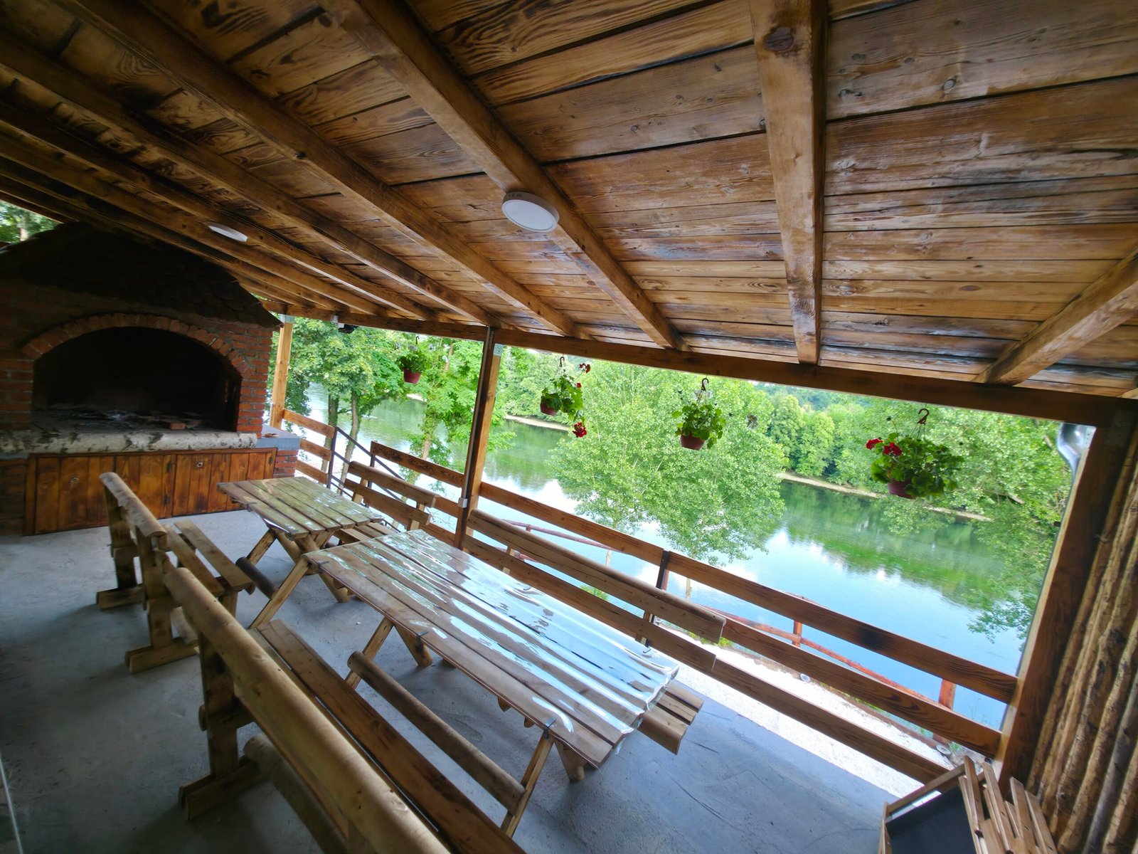 GAGA Vikendica na Drini – privatni đakuzi, sauna i pogled na reku – fotografija 5