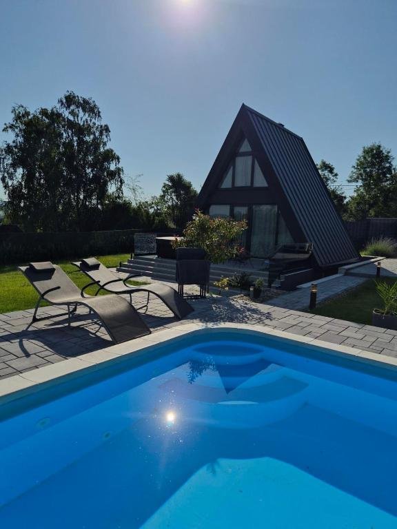 Nikis House Baćevac – privatni bazen uz A-frame vilu