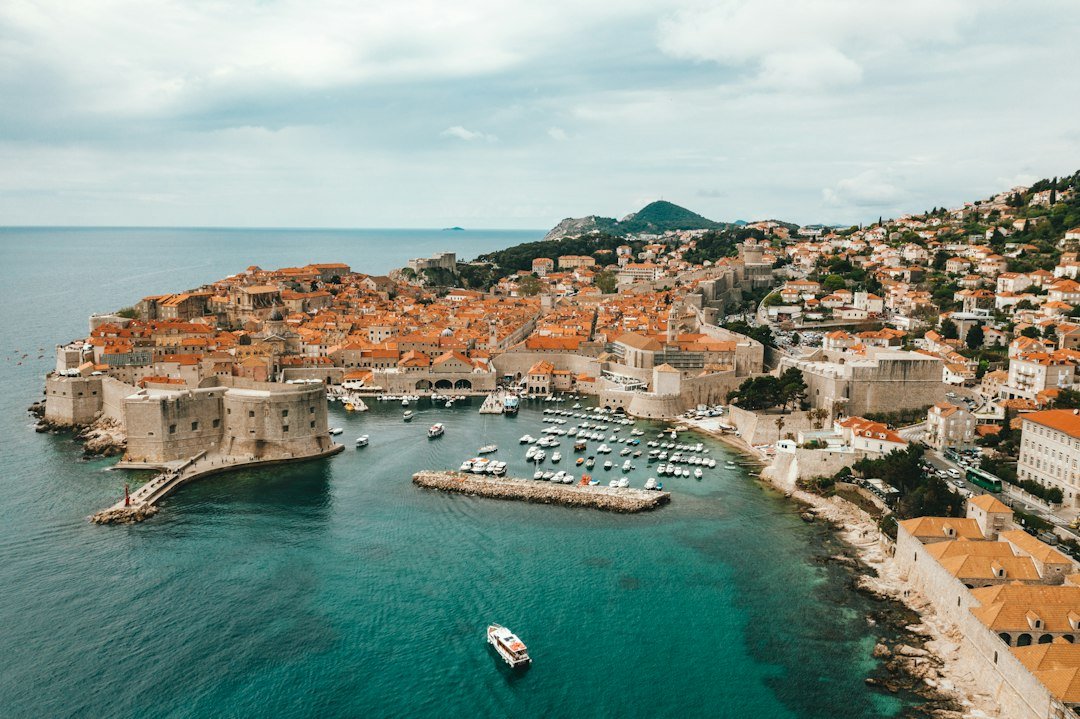 Dubrovnik – pogled na stari grad uz more