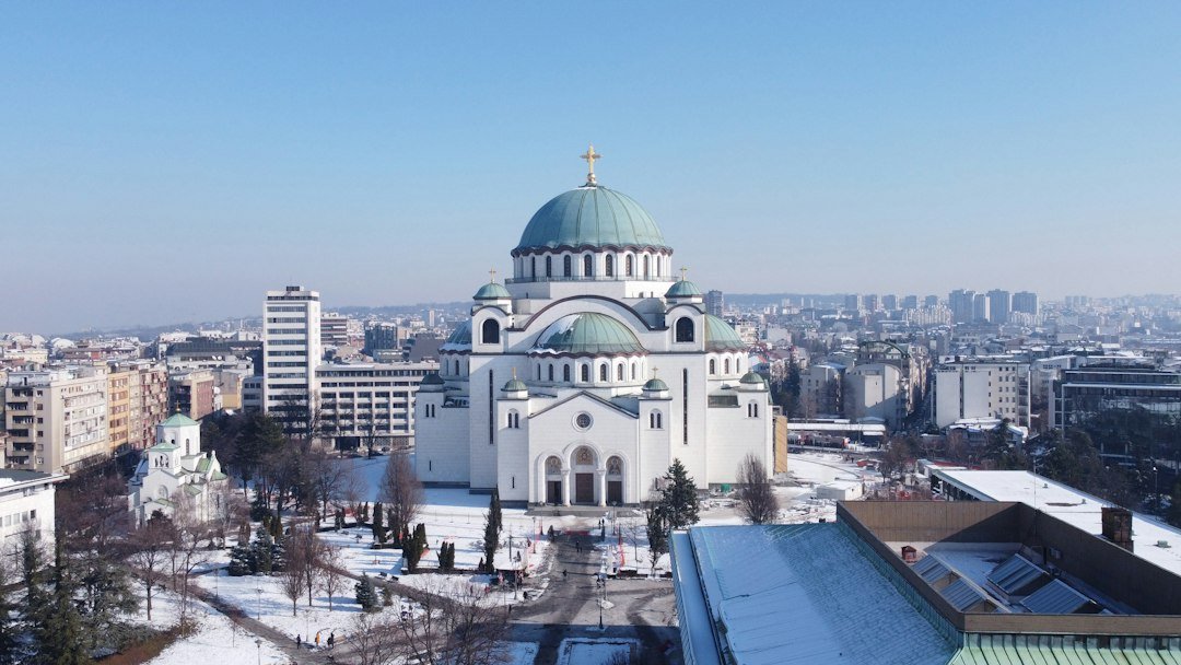 Osvetljeni Hram Svetog Save u Beogradu tokom zime