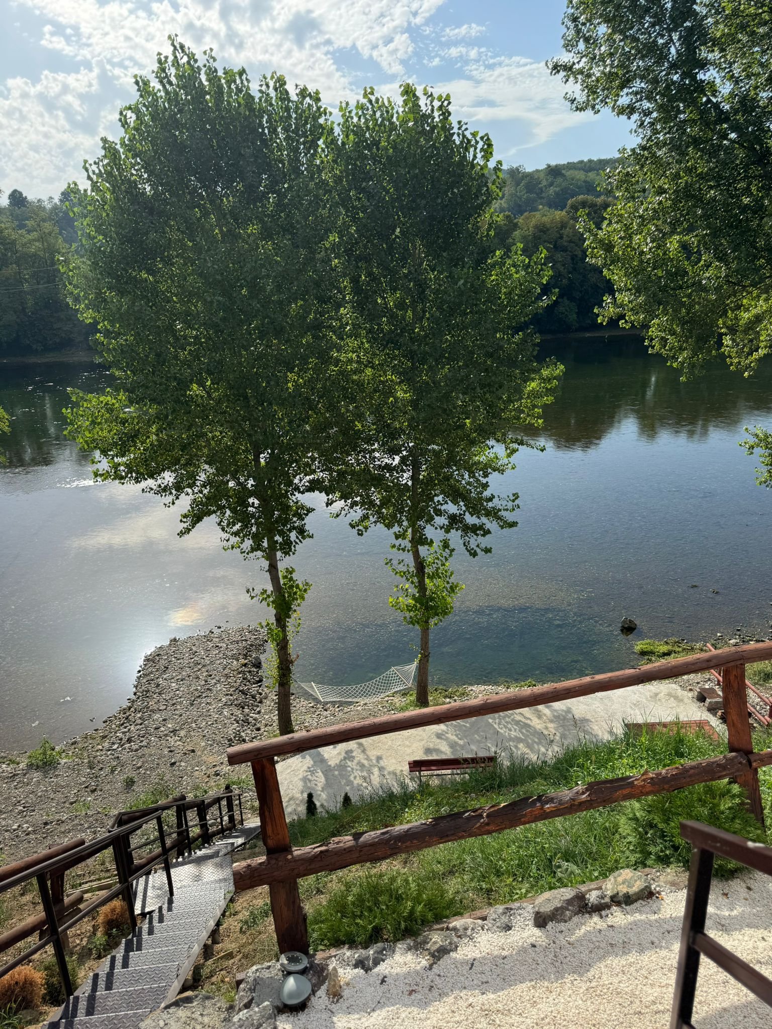 GAGA Vikendica na Drini – privatni đakuzi, sauna i pogled na reku – fotografija 9